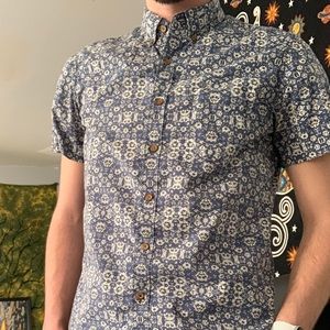 Short sleeve blue and white button down